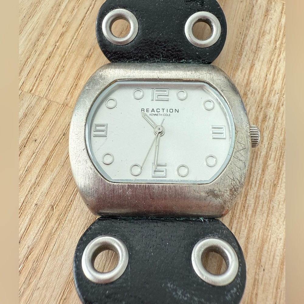 Kenneth Cole reaction ladies silver tone black leather watch NEW BATTERY